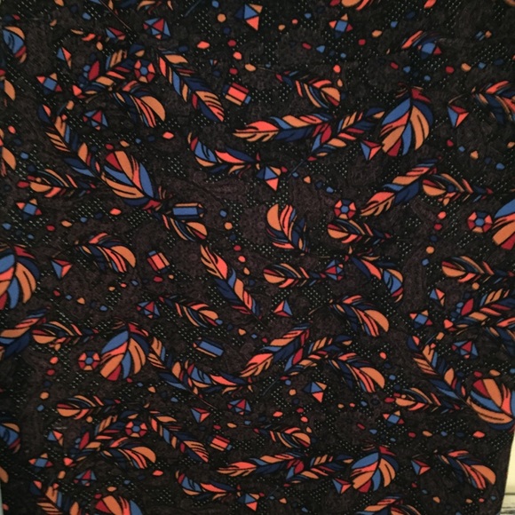 𝗟𝗶𝗸𝗲 𝗡𝗲𝘄 LuLaRoe Cassie - Picture 3 of 5